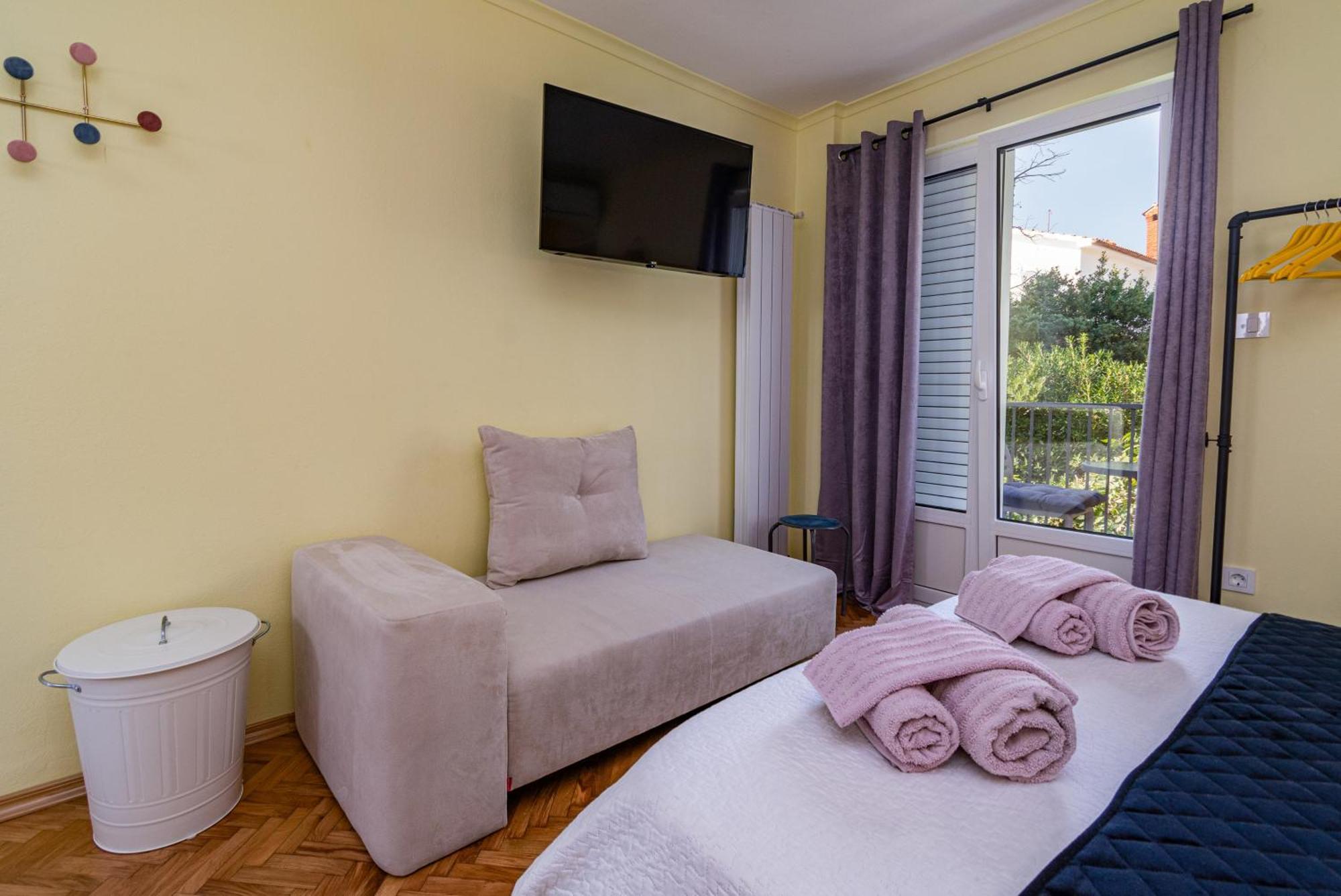 Apartments And Rooms By The Sea Banjol, Rab - 5077 Rum bild
