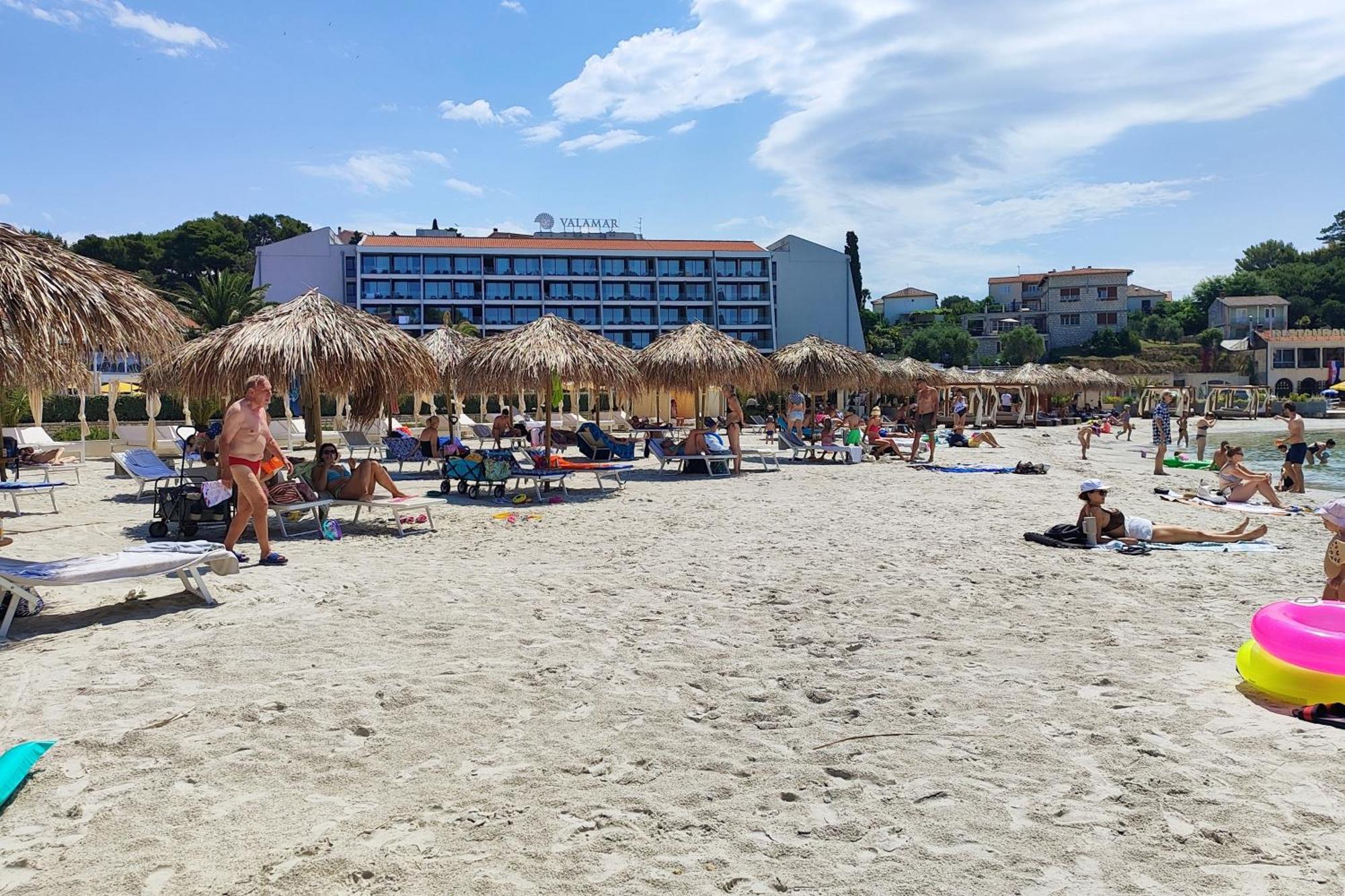 Apartments And Rooms By The Sea Banjol, Rab - 5077 Exteriör bild